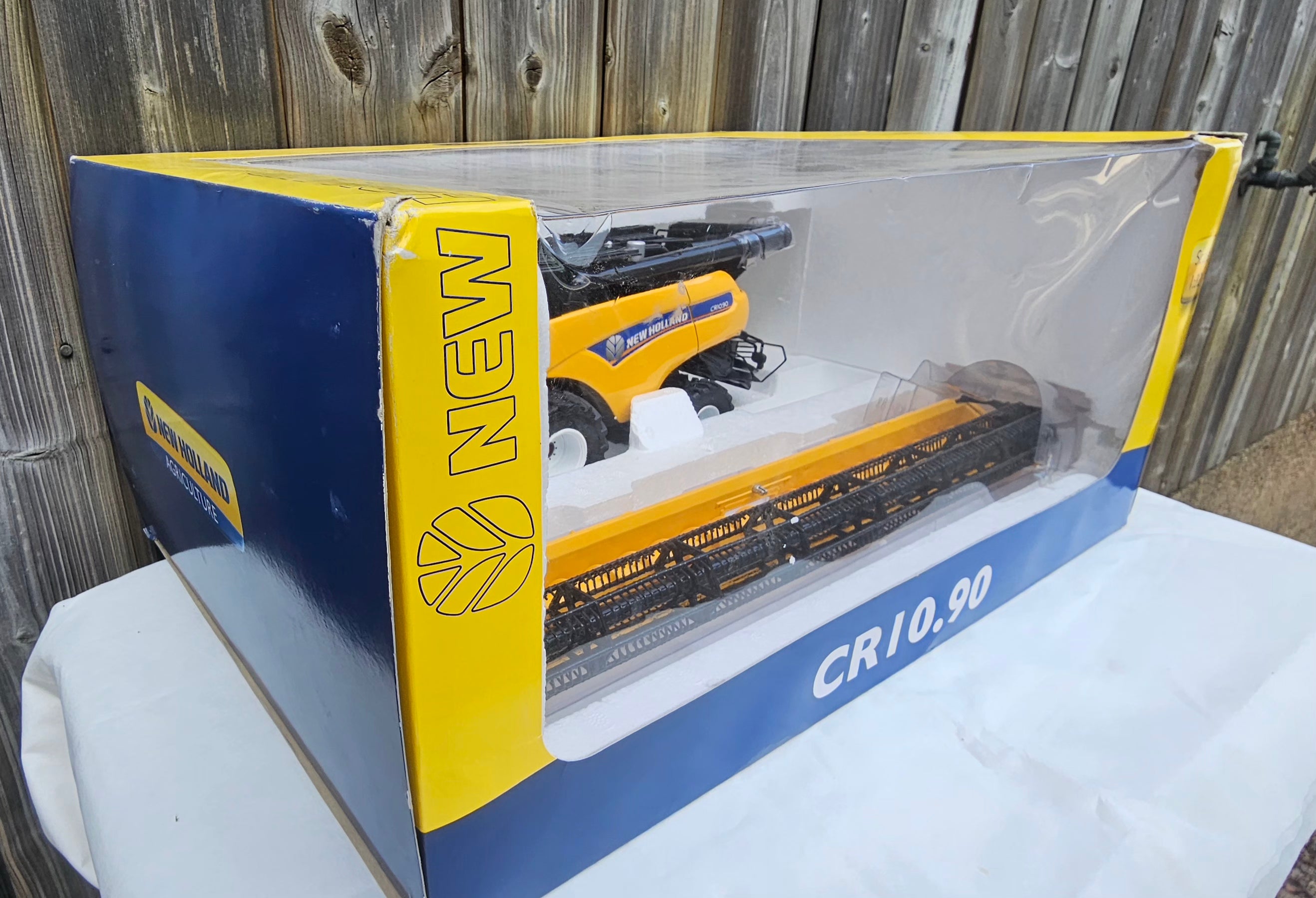 Universal Hobbies New Holland CR10.90 Combine UH4868