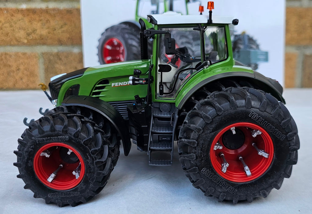Wiking Fendt 939 Tractor With Dual Wheels