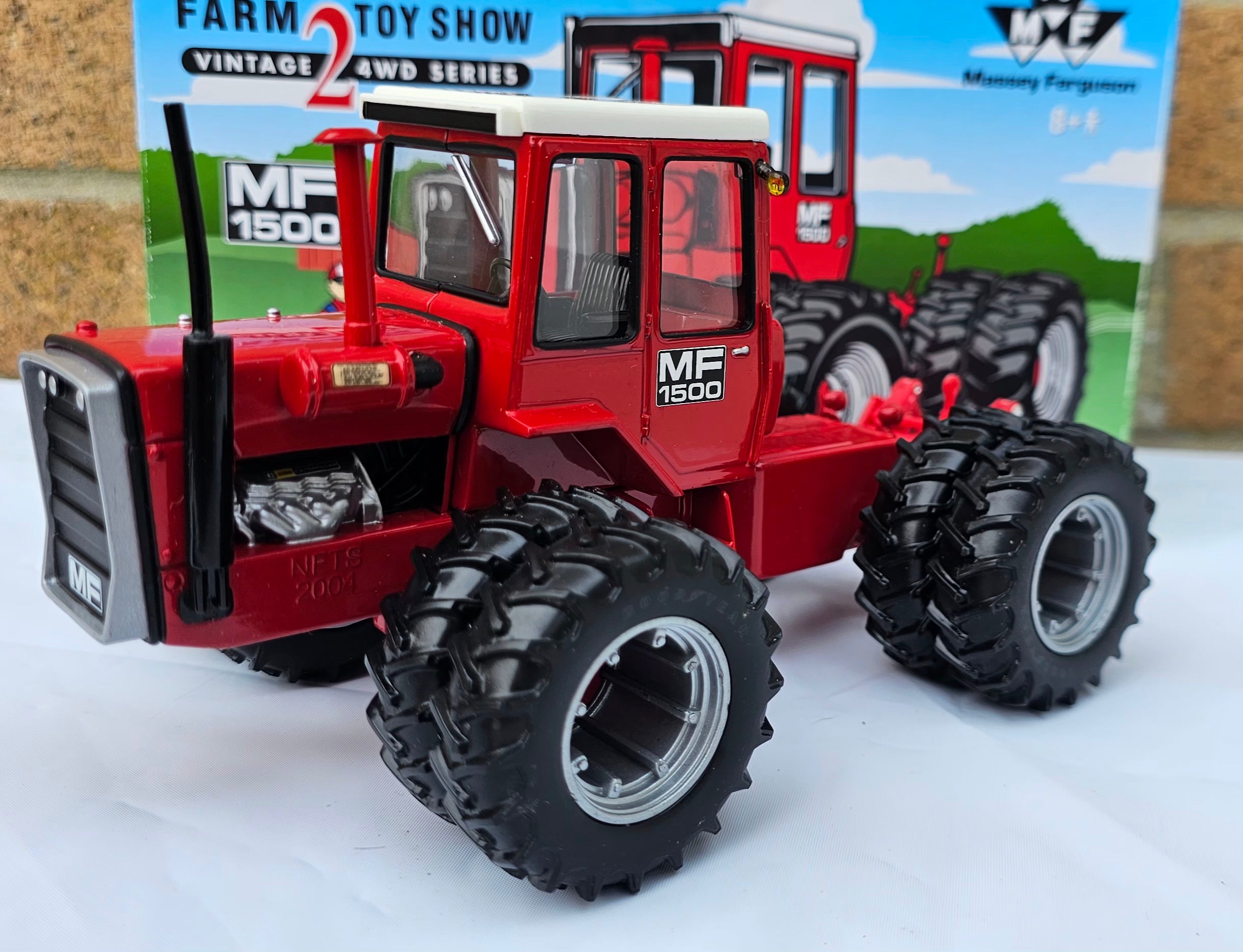 Ertl Toy Farmer Nationa Farm Toy Show MF 1500 Tractor 1/32