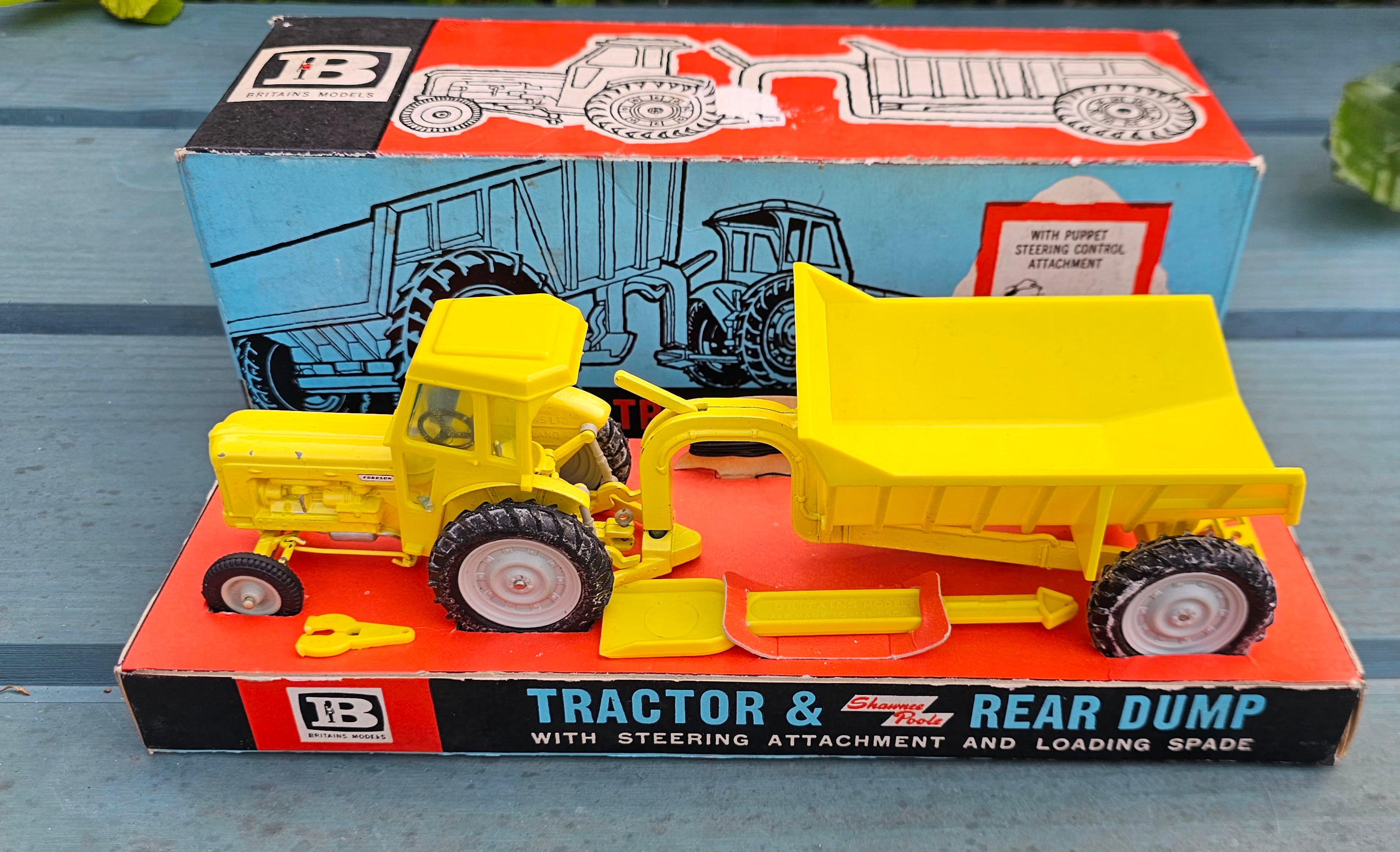 Britains Fordson Major Industrial Tractor And Shawnee Poole Rear Dump Trailer 9630