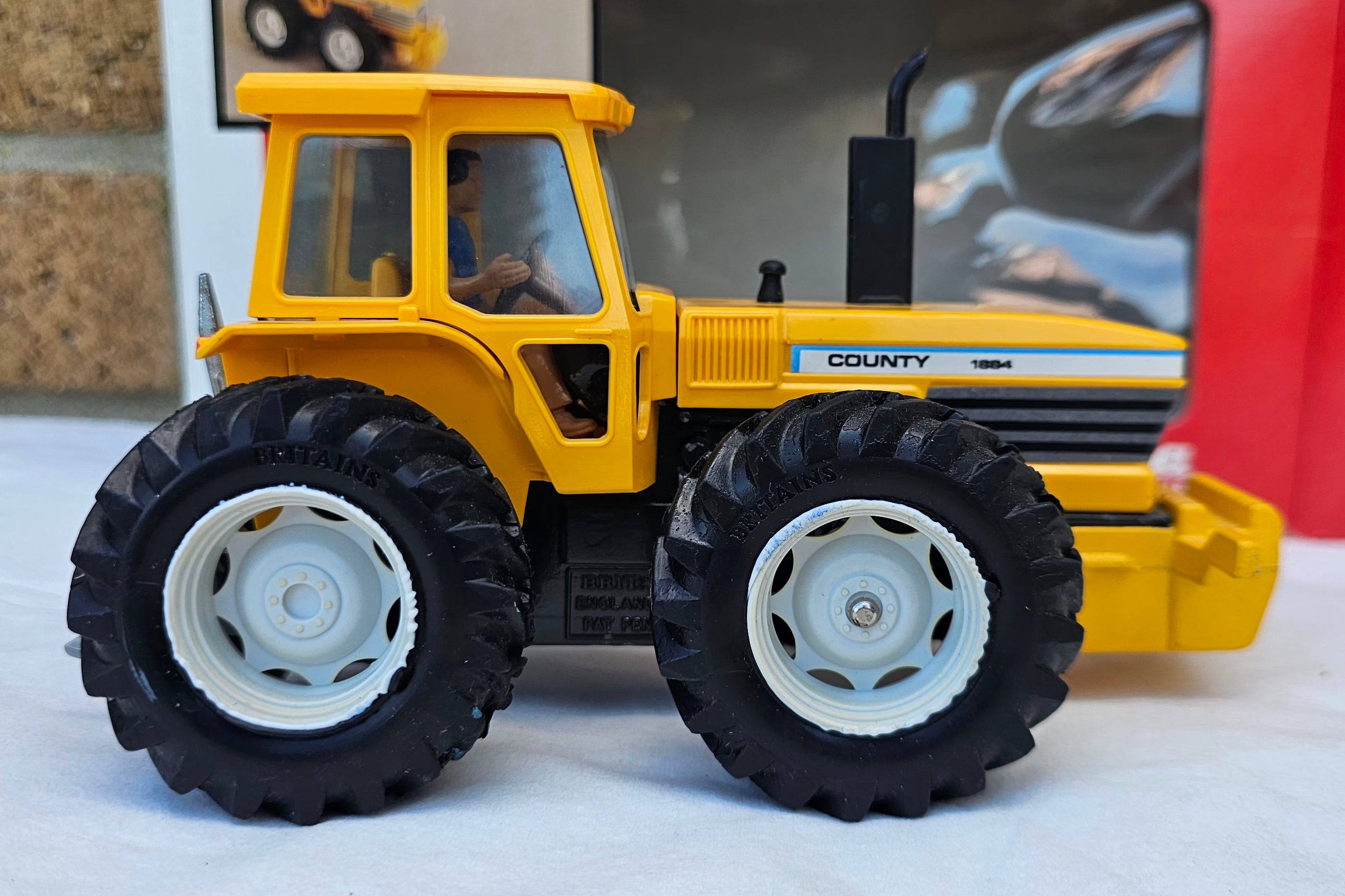 Britains County 1884 Tractor Yellow 9521