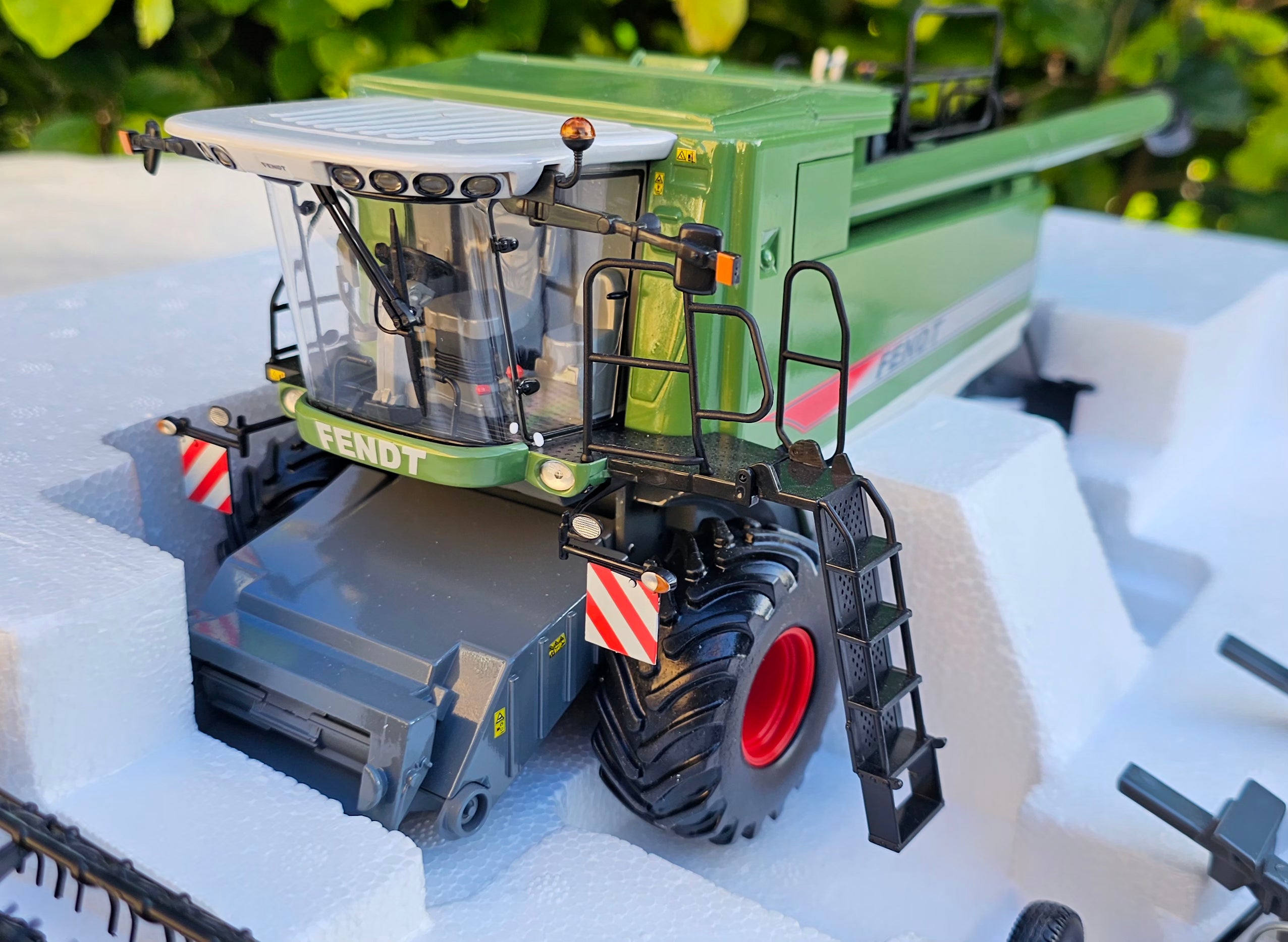 Schuco Fendt 9460R Mähdrescher Combine