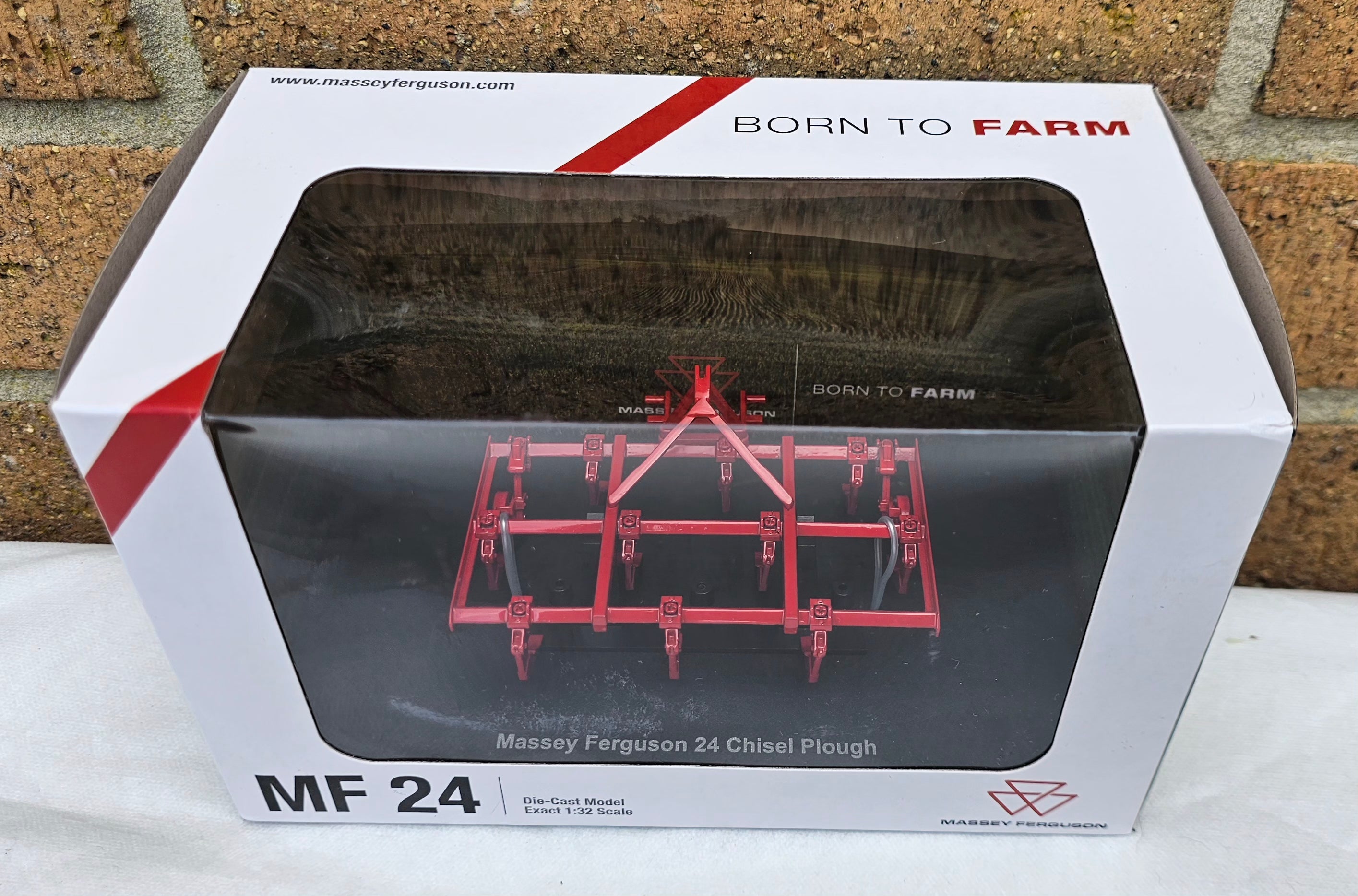 Universal Hobbies Massey Ferguson MF 24 Chisel Plough UH6452