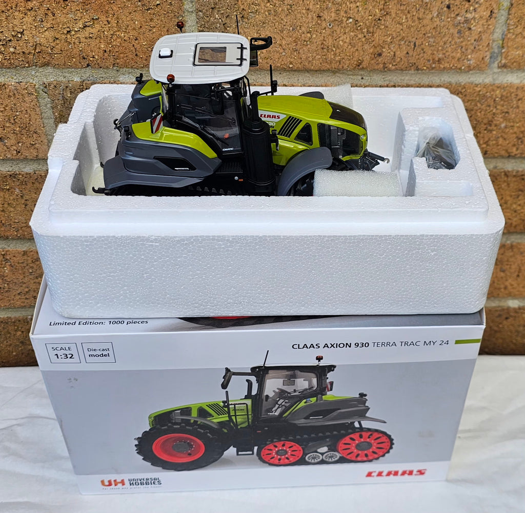 Universal Hobbies Claas Axion 930 Terra Trac Tractor