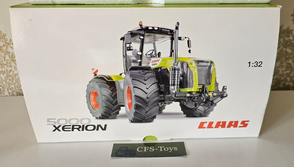 Wiking Class Xerion 5000 Tractor Dealer Box