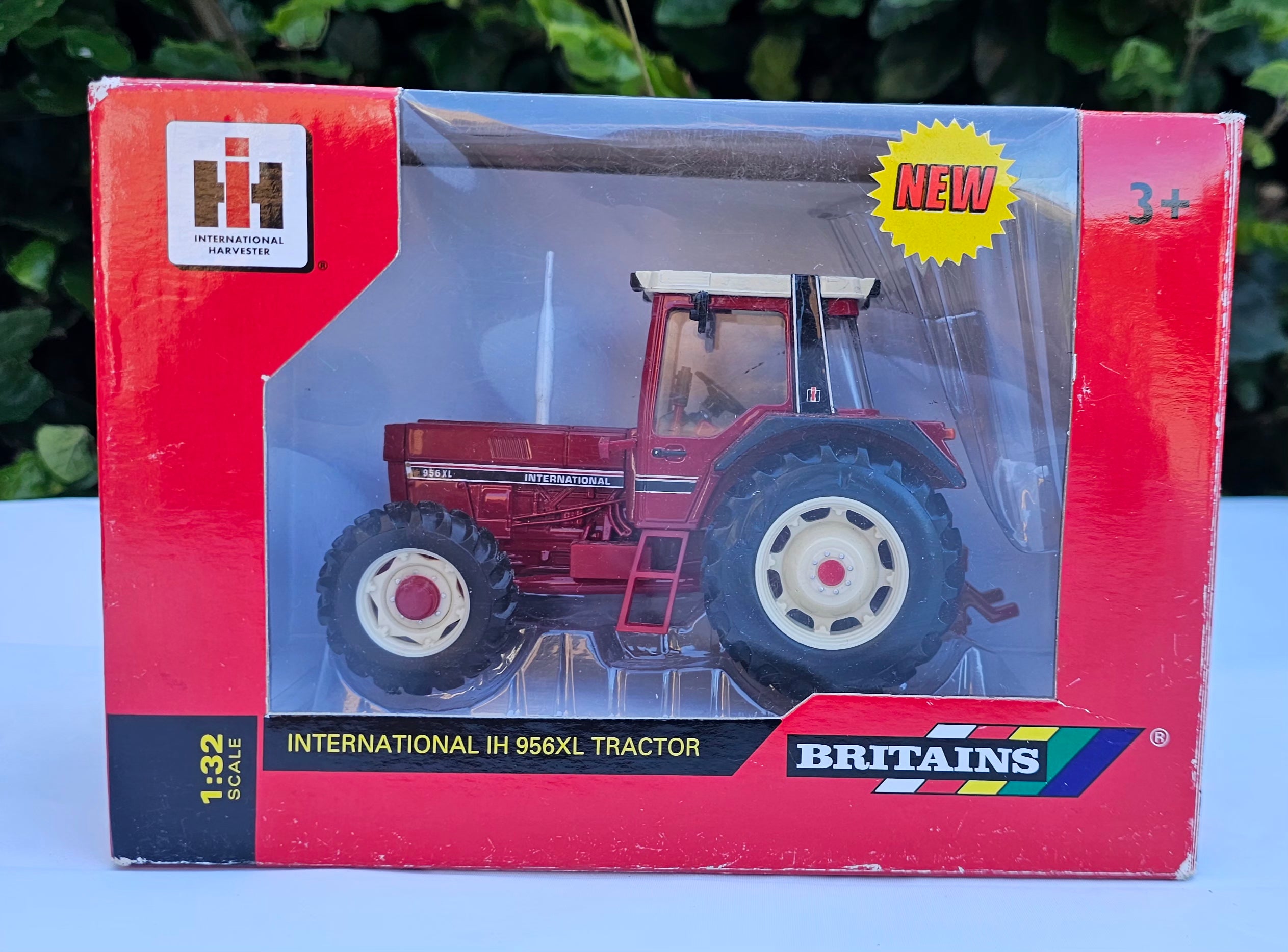 Britains International IH 956XL Tractor 42490