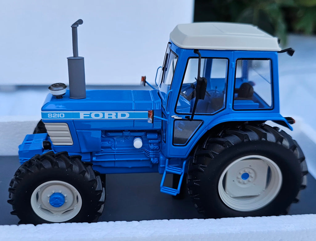 Schuco Ford 8210 Tractor