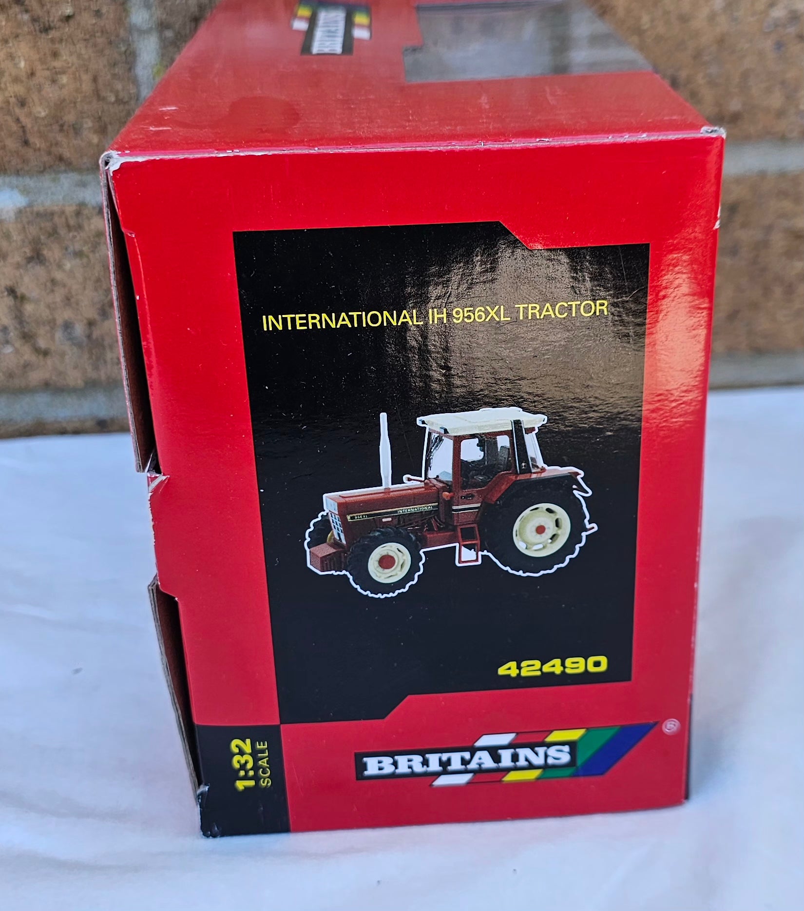 Britains International 956XL 4wd Tractor 42490