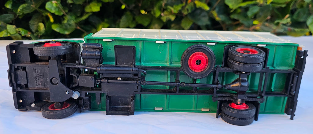 Britains Iveco Cattle Livestock Lorry Transporter Green