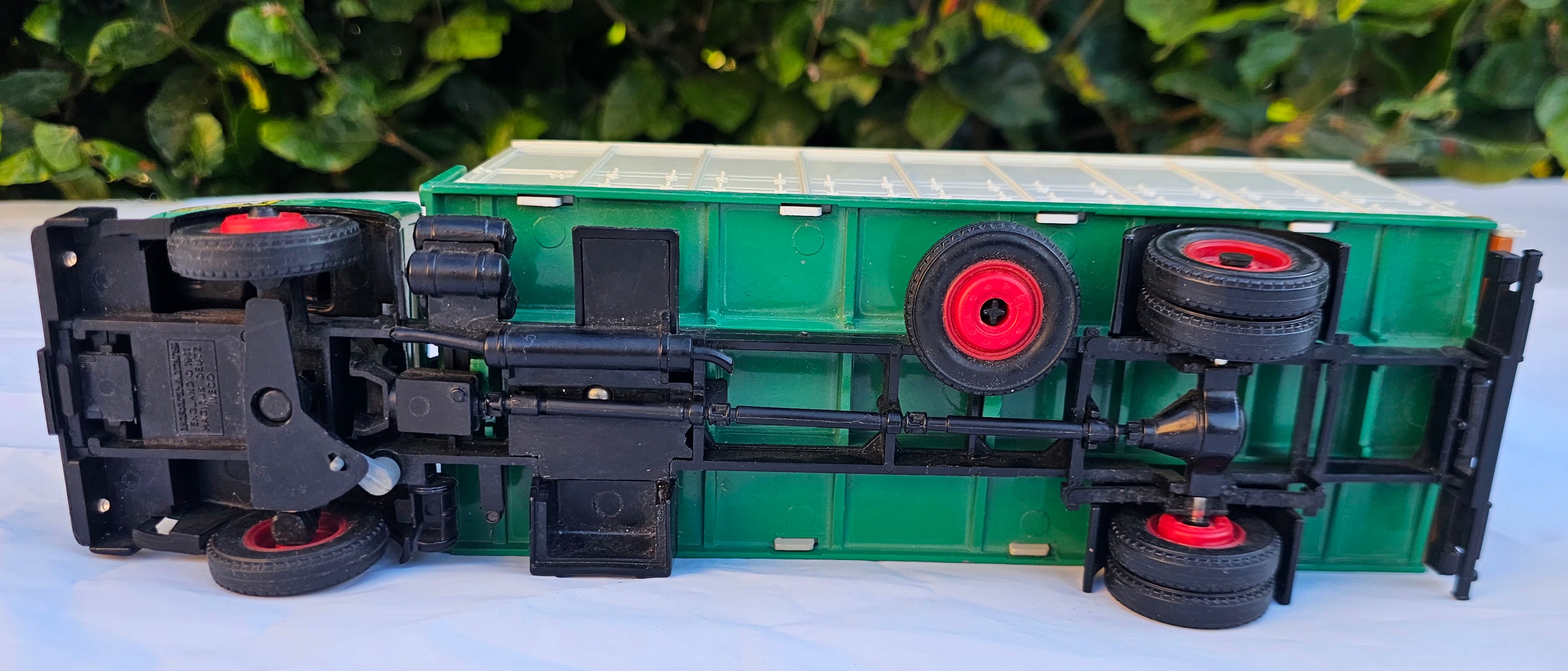 Britains Iveco Cattle Livestock Lorry Transporter Green