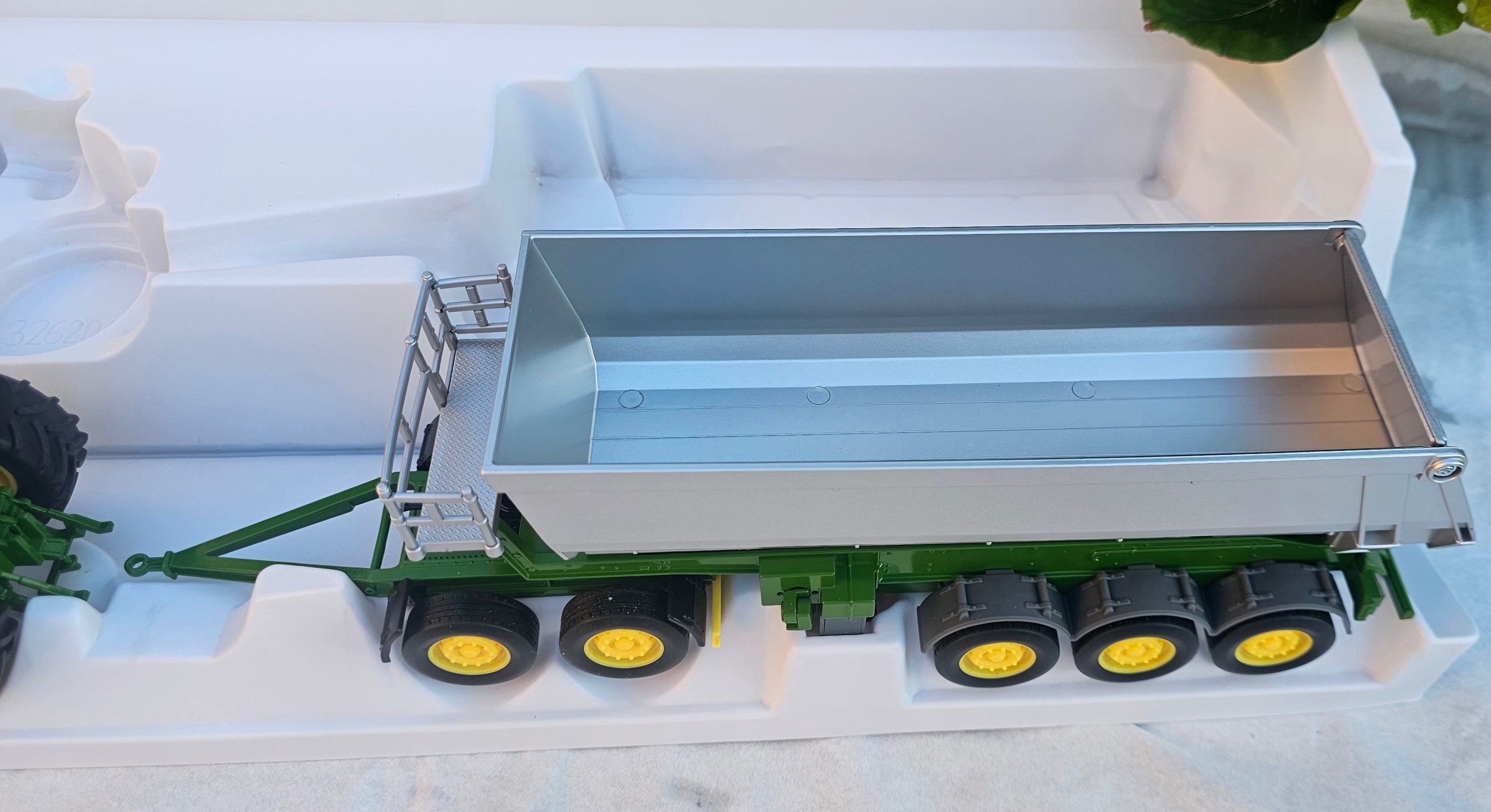Siku John Deere 7530 Tractor  Transport Set 2009 Agritechnica