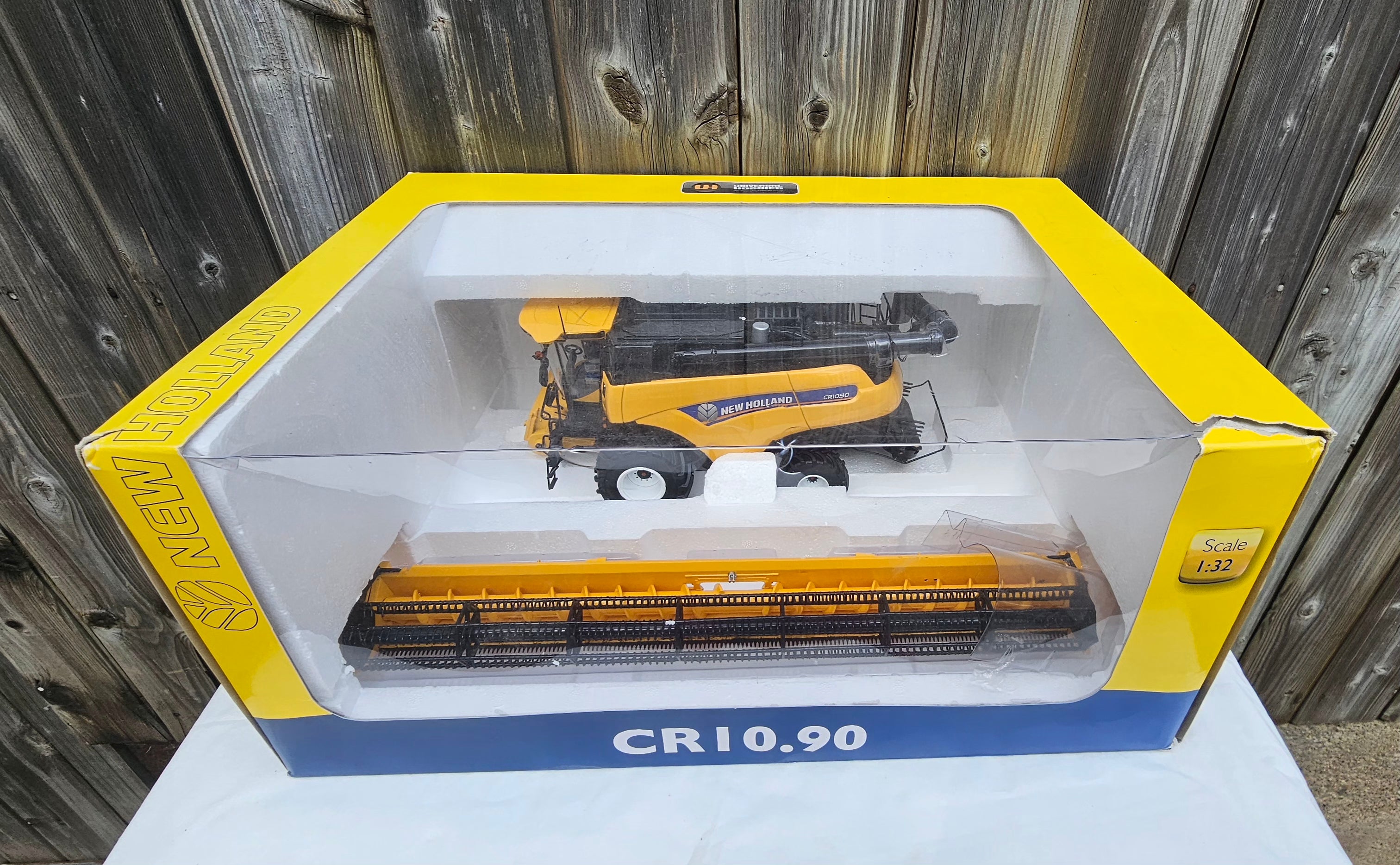 Universal Hobbies New Holland CR10.90 Combine UH4868