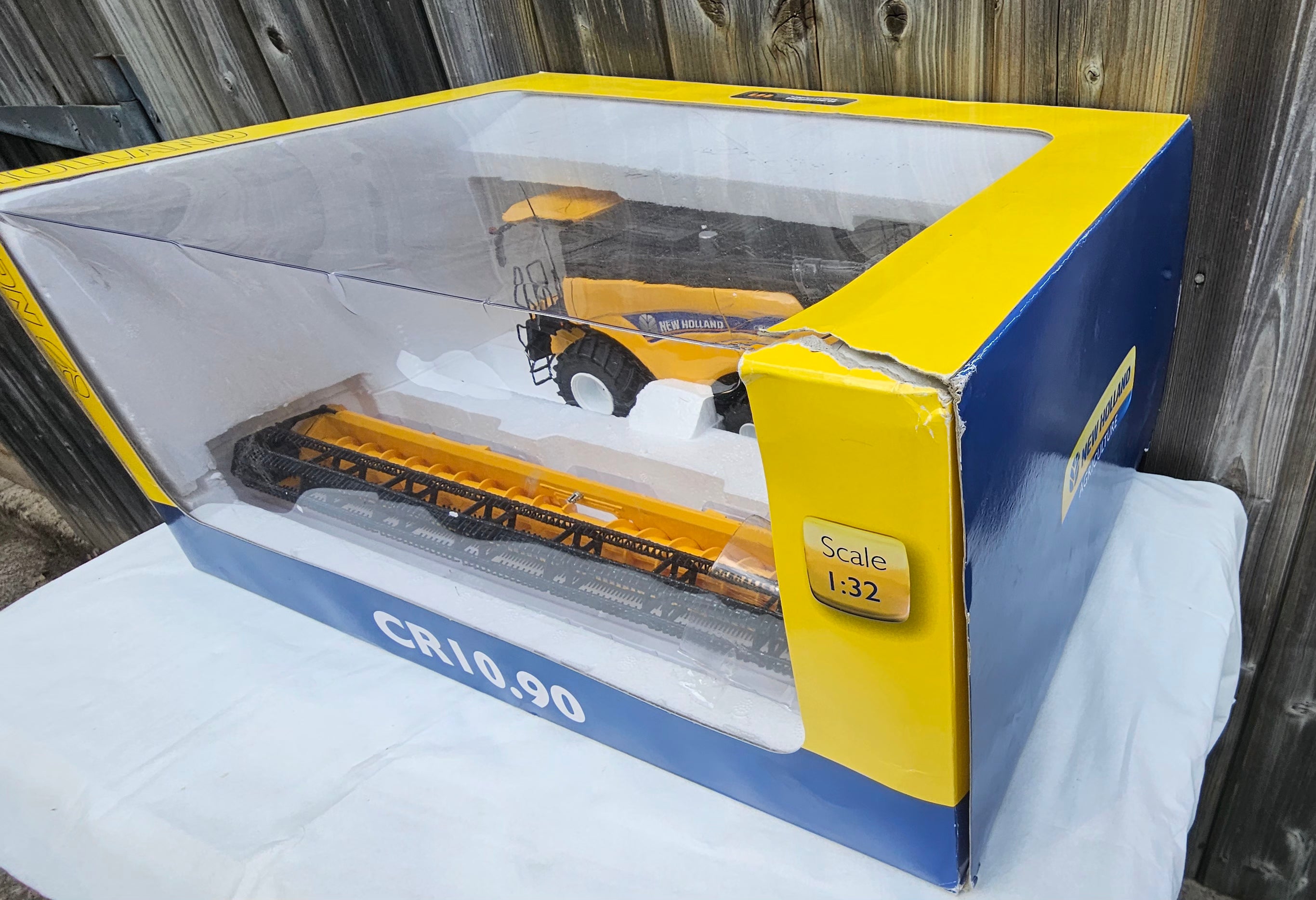 Universal Hobbies New Holland CR10.90 Combine UH4868