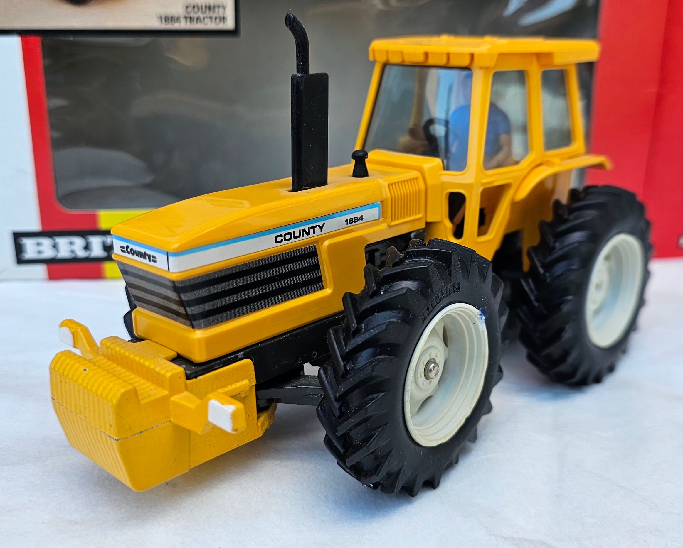 Britains County 1884 Tractor Yellow 9521