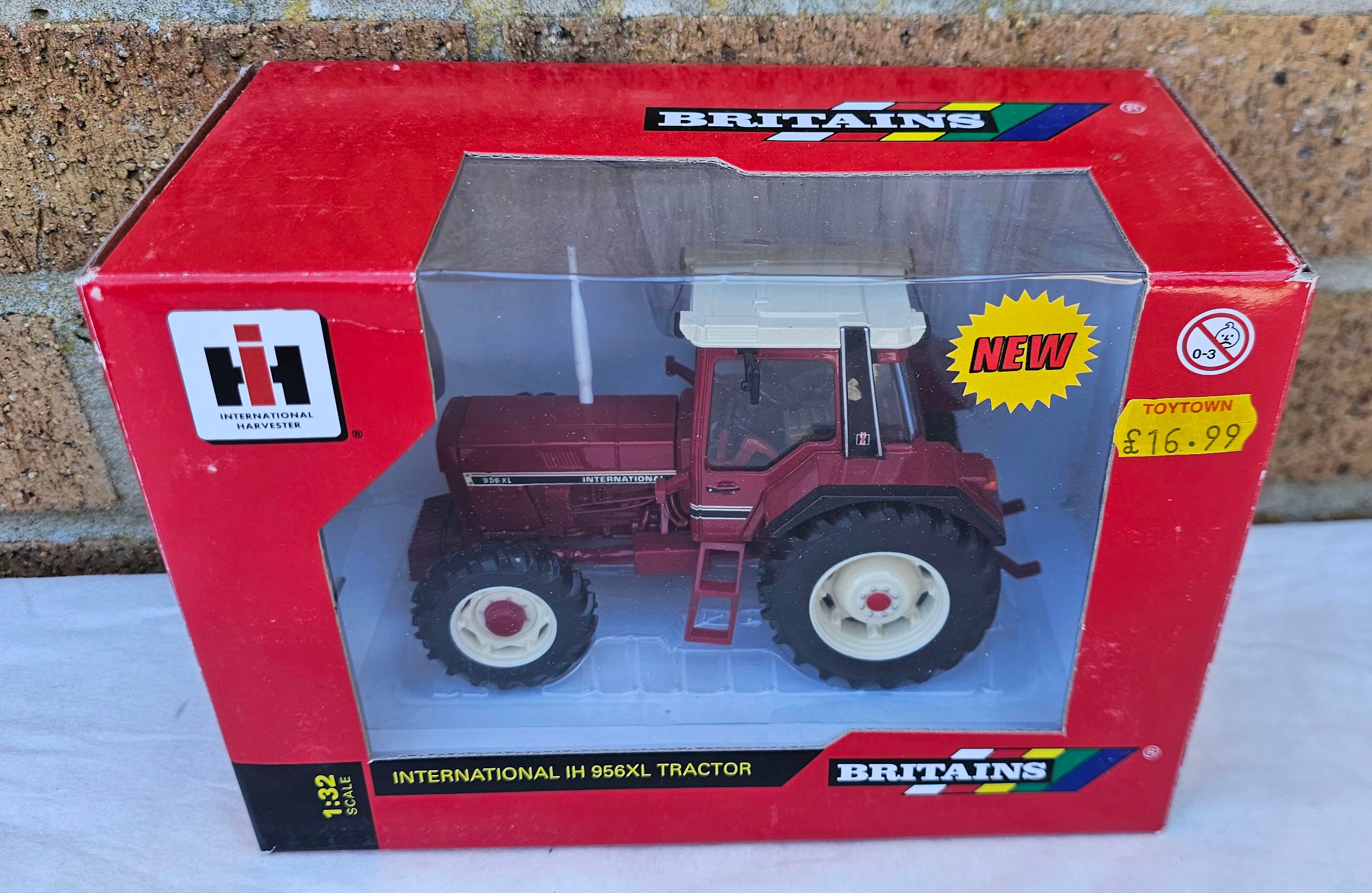 Britains International 956XL 4wd Tractor 42490