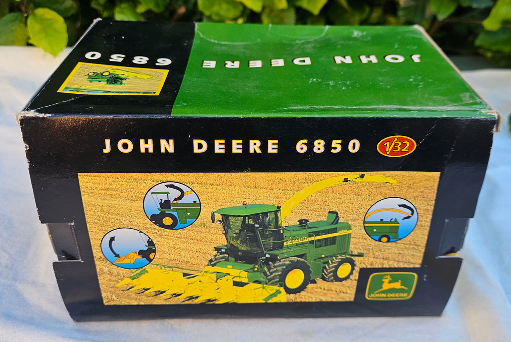Ertl John Deere 6850 Forage Harvester