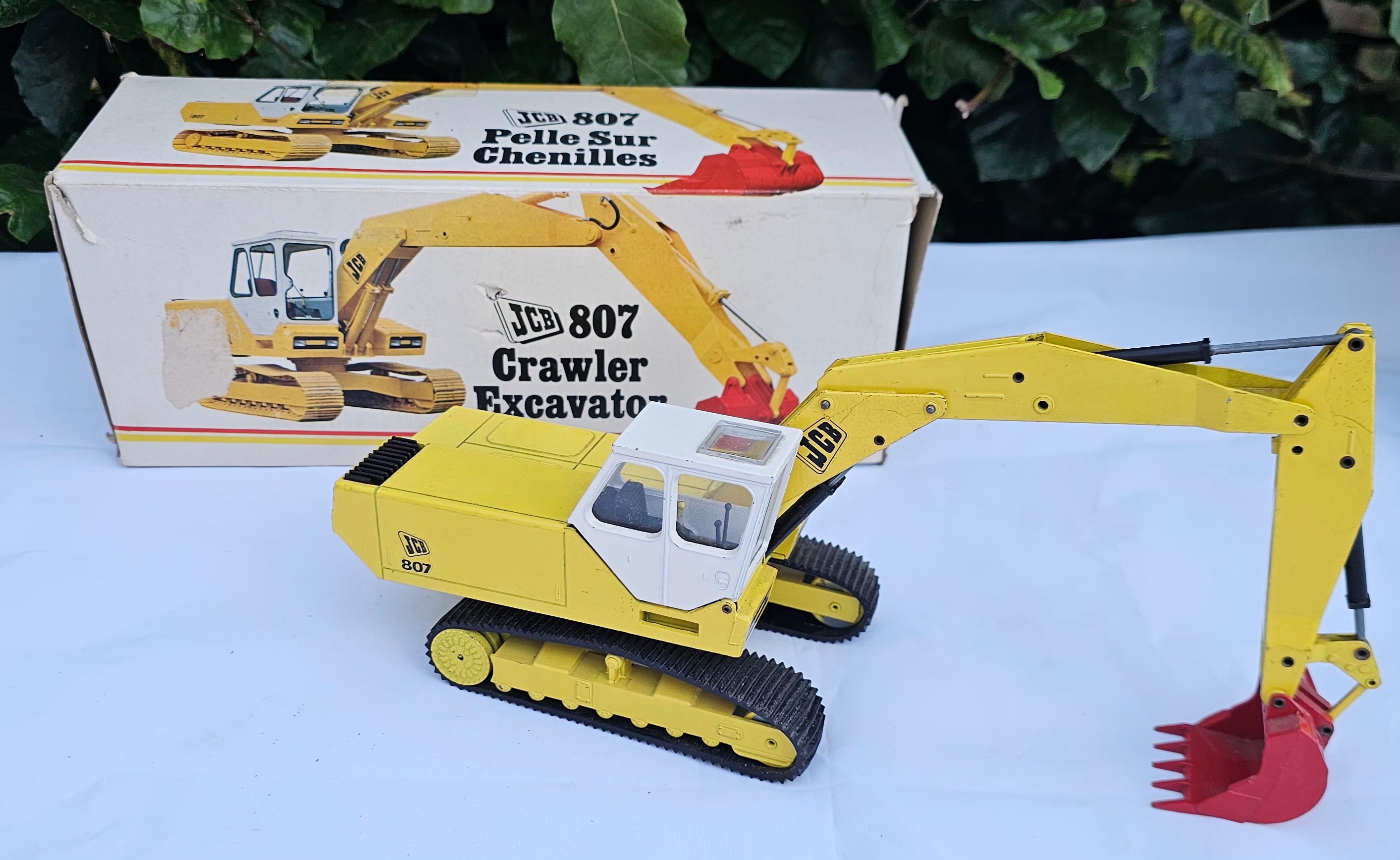 NZG JCB 807 360 Digger