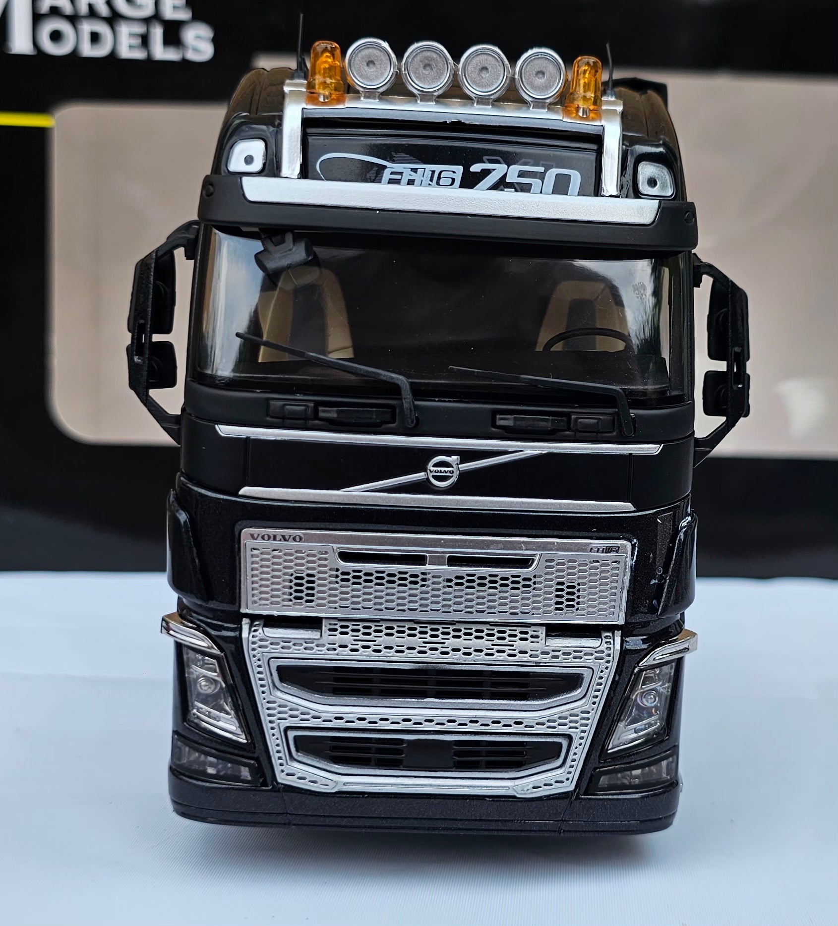 Marge Volvo Lorry 8X4 Tractor Unit