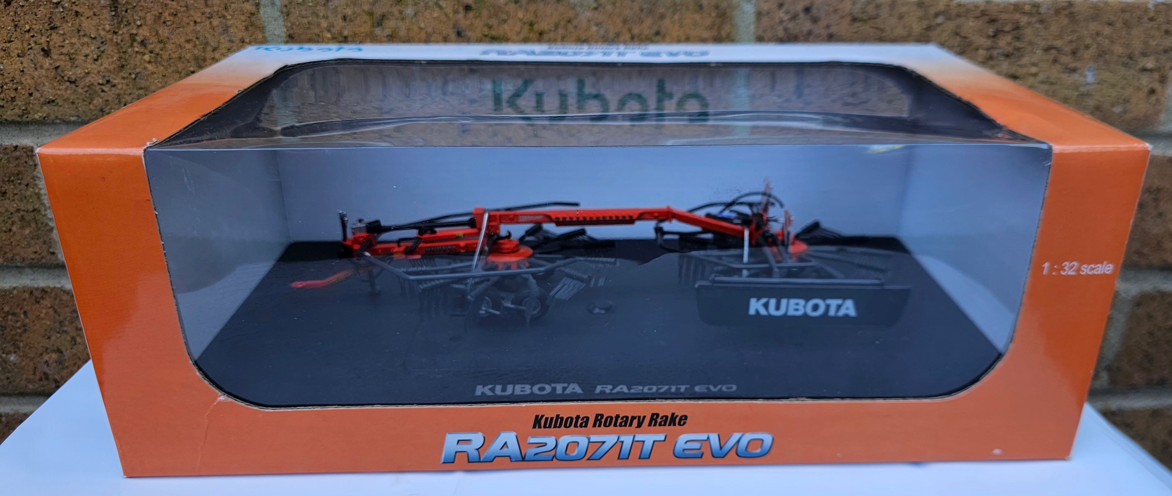 Universal Hobbies Kubota RA2071T Evo Rotary Rake