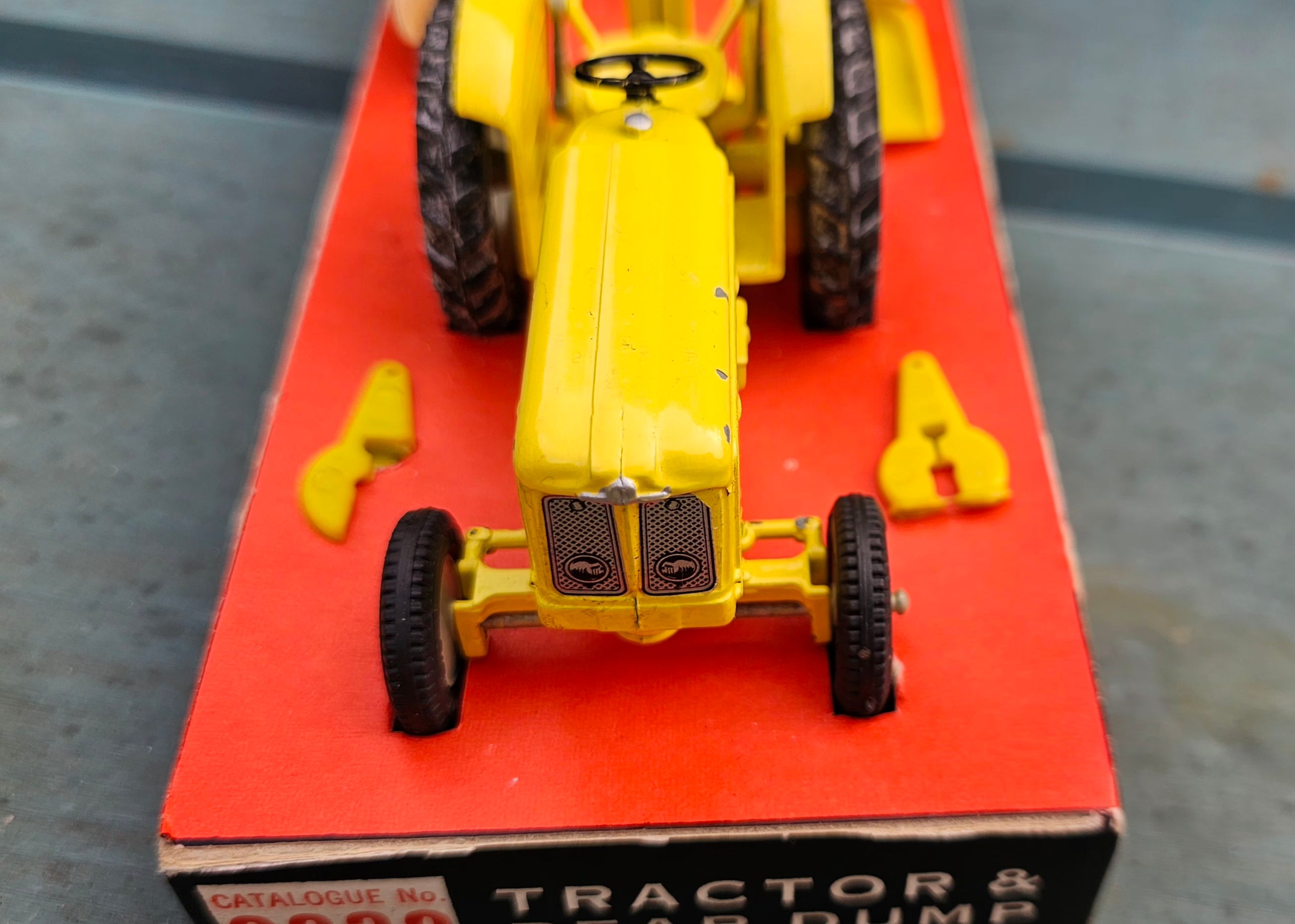 Britains Fordson Major Industrial Tractor And Shawnee Poole Rear Dump Trailer 9630