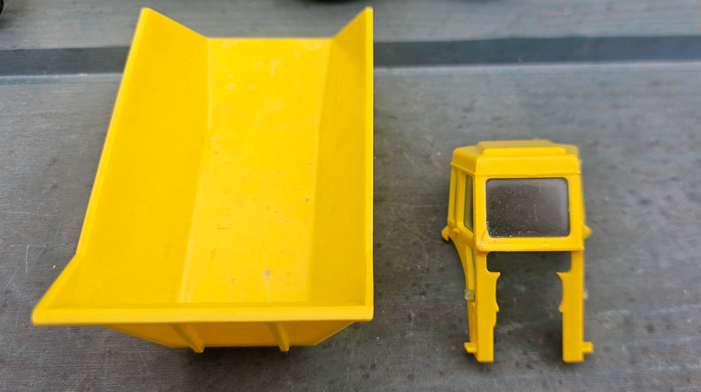 Britains Fordson Major Industrial Yellow With Shawnee Poole Dump Trailer 9630