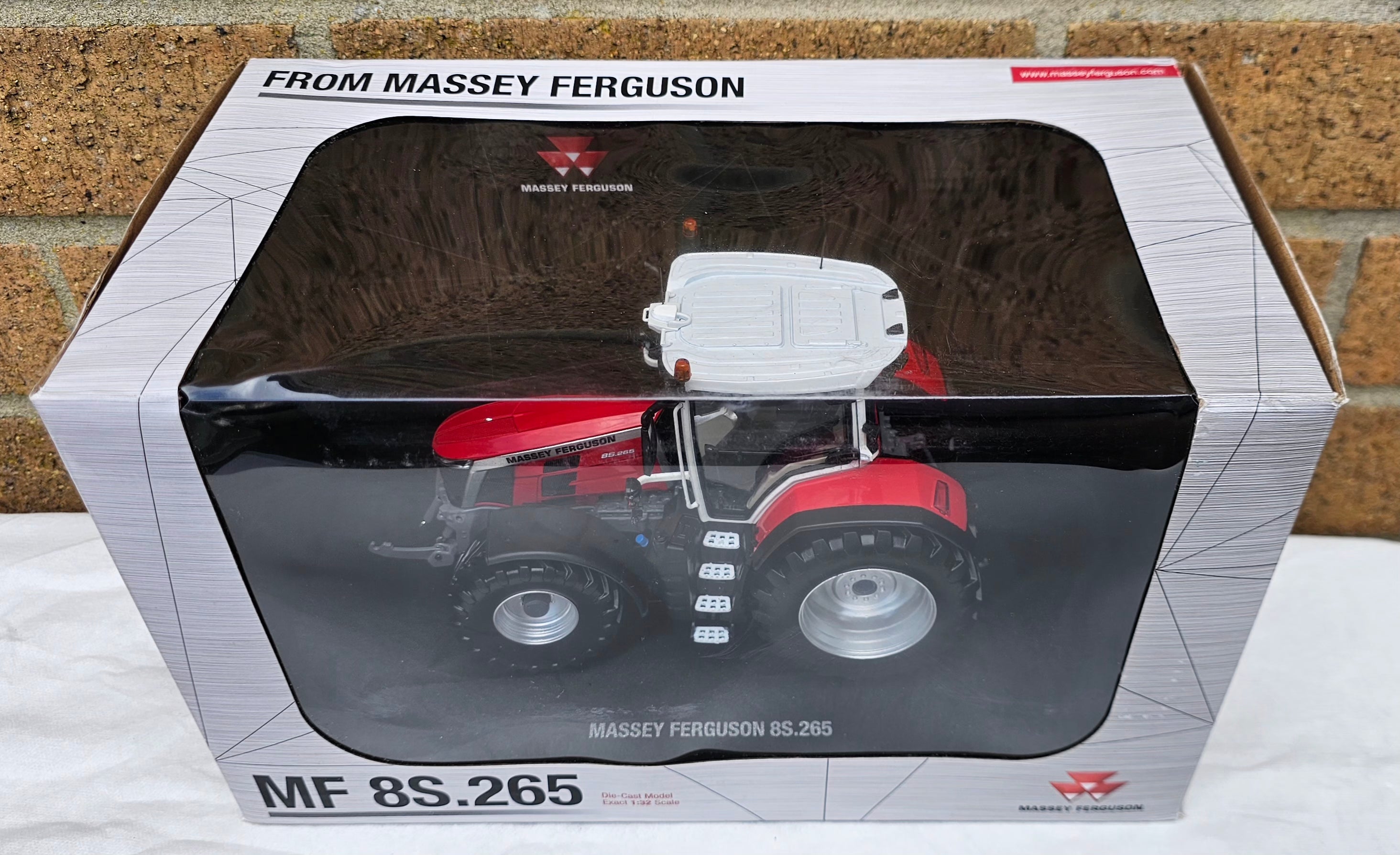 Universal Hobbies Massey Ferguson 8S.265 Tractor UH6262