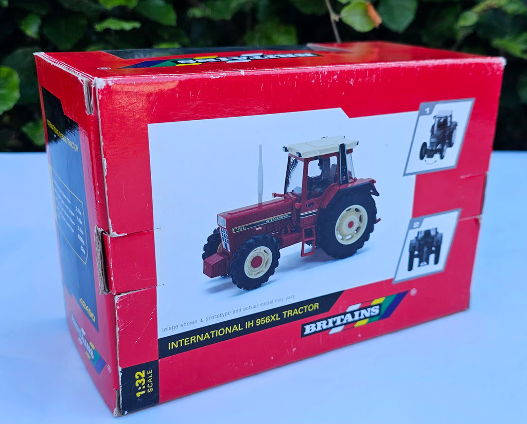 Britains International IH 956XL Tractor 42490