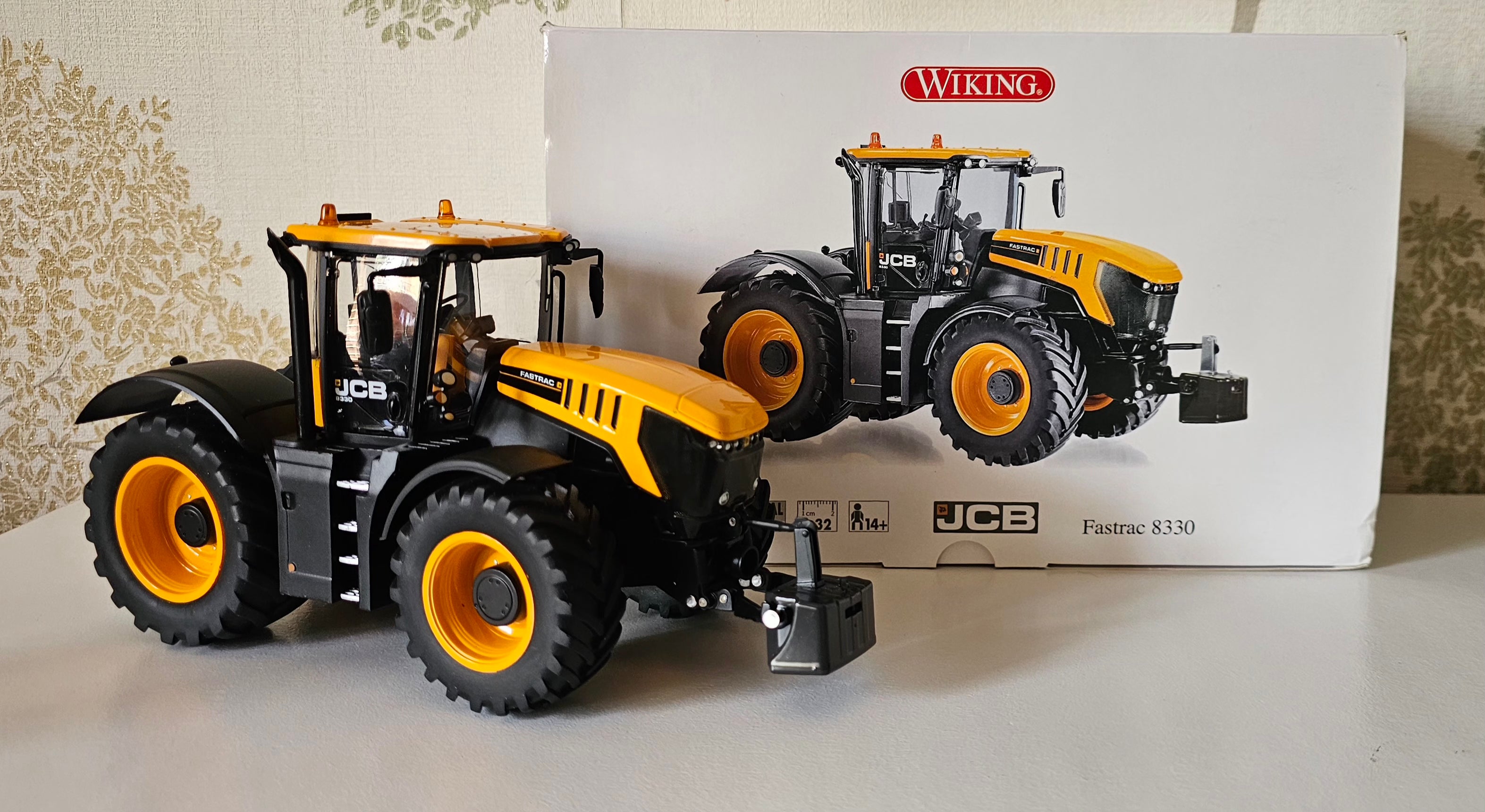Wiking Fastrac JCB 8330