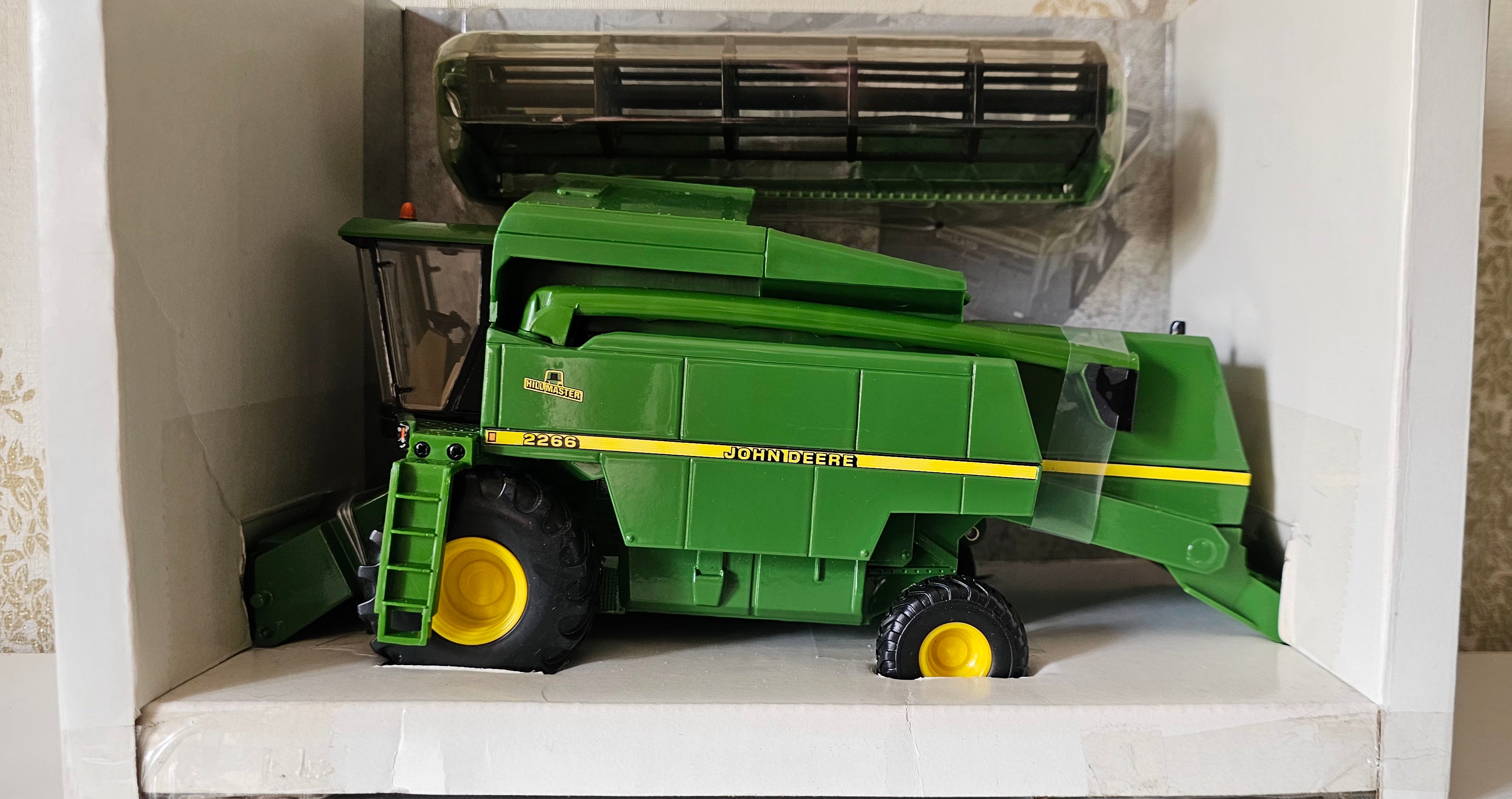 Britains Elite John Deere 2266 Combine Harvester