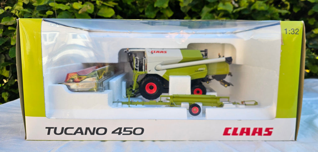 Universal Hobbies Claas Tucano 450 Combine Harvester