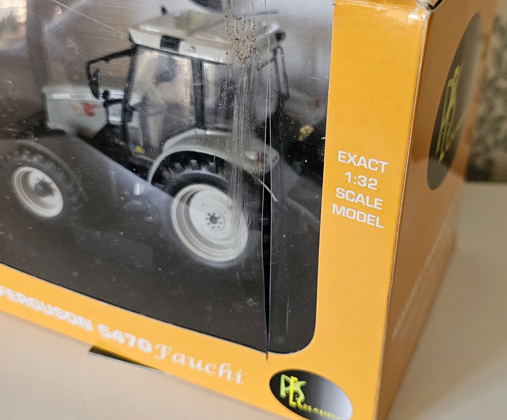 Universal Hobbies Massey Ferguson 5470 Tractor Fauchi PES008