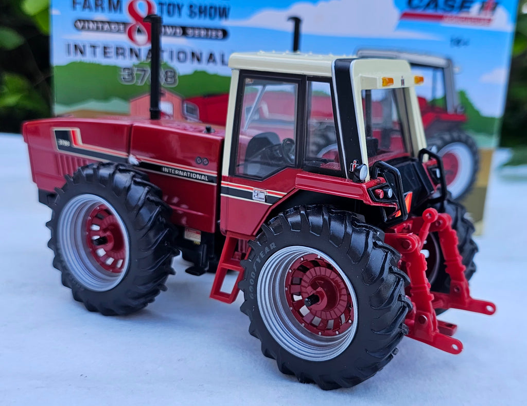 Ertl 2010 National Farm Toy Show International 3788 Tractor
