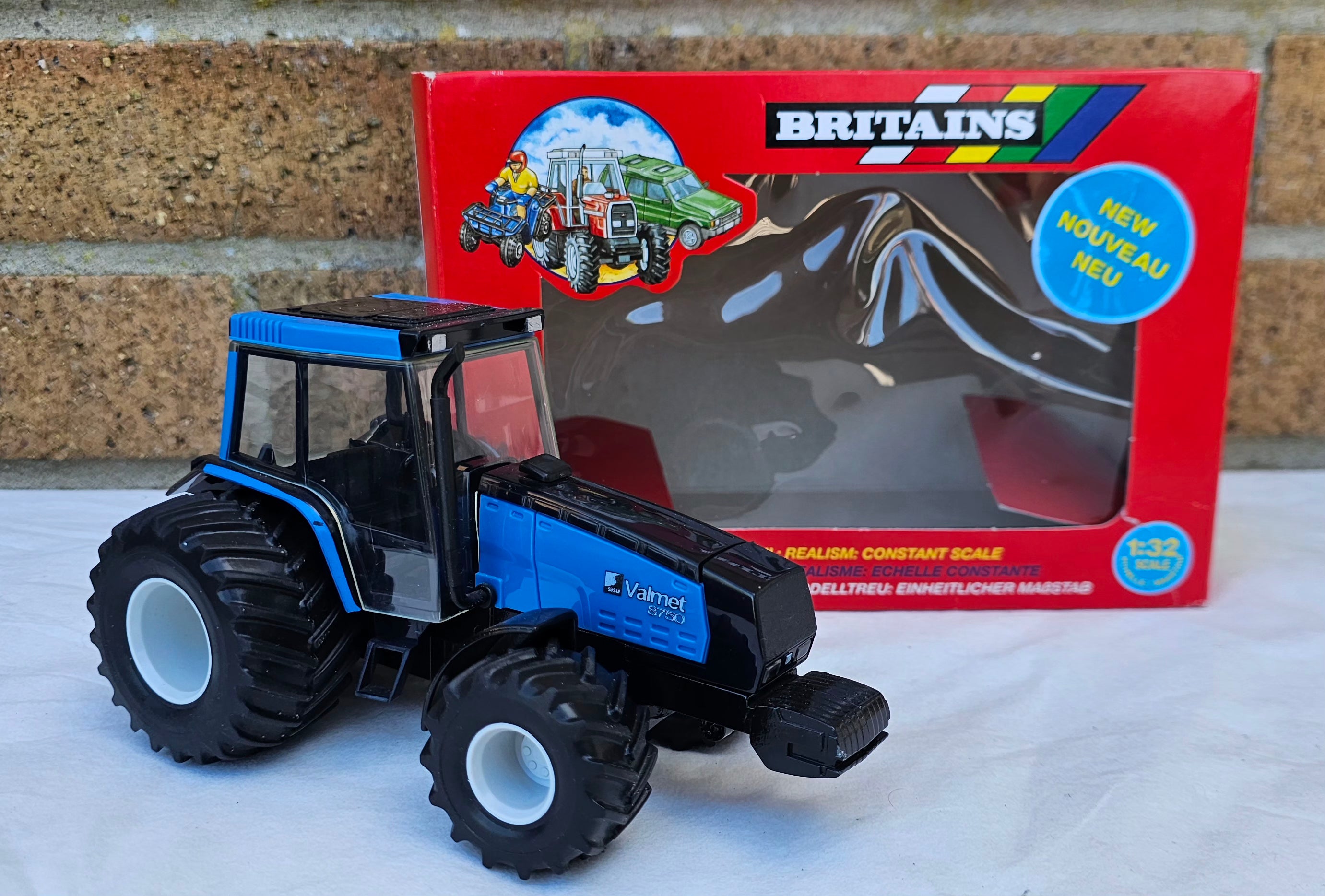 Britains Valmet 8750 Tractor With Floatation Tyres 9446