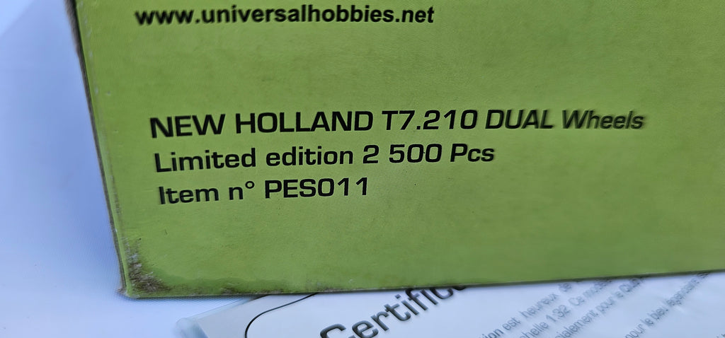Universal Hobbies New Holland T7.210 Dual Wheels Tractor