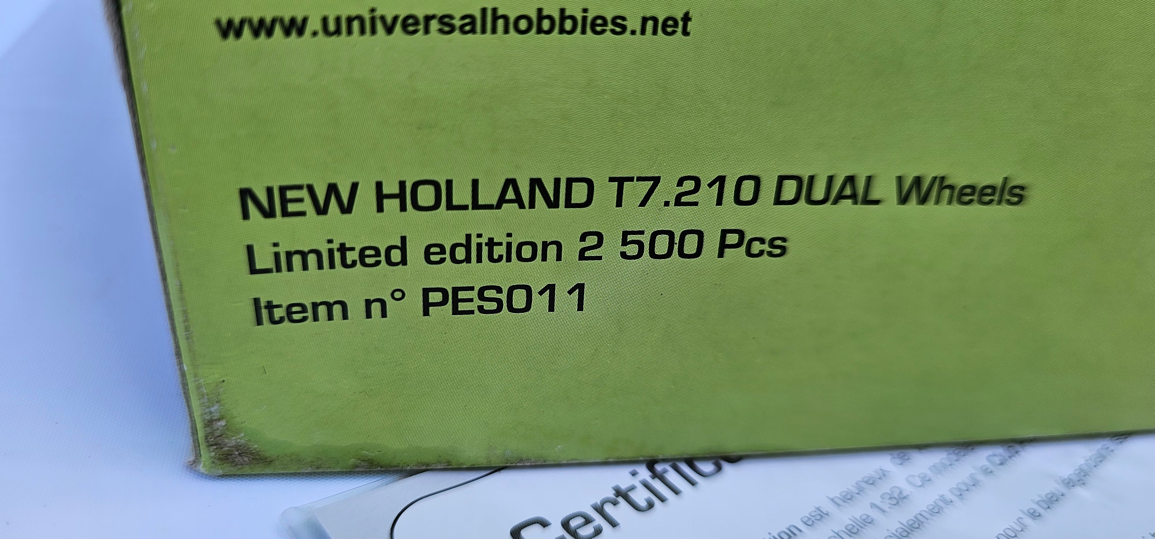Universal Hobbies New Holland T7.210 Dual Wheels Tractor