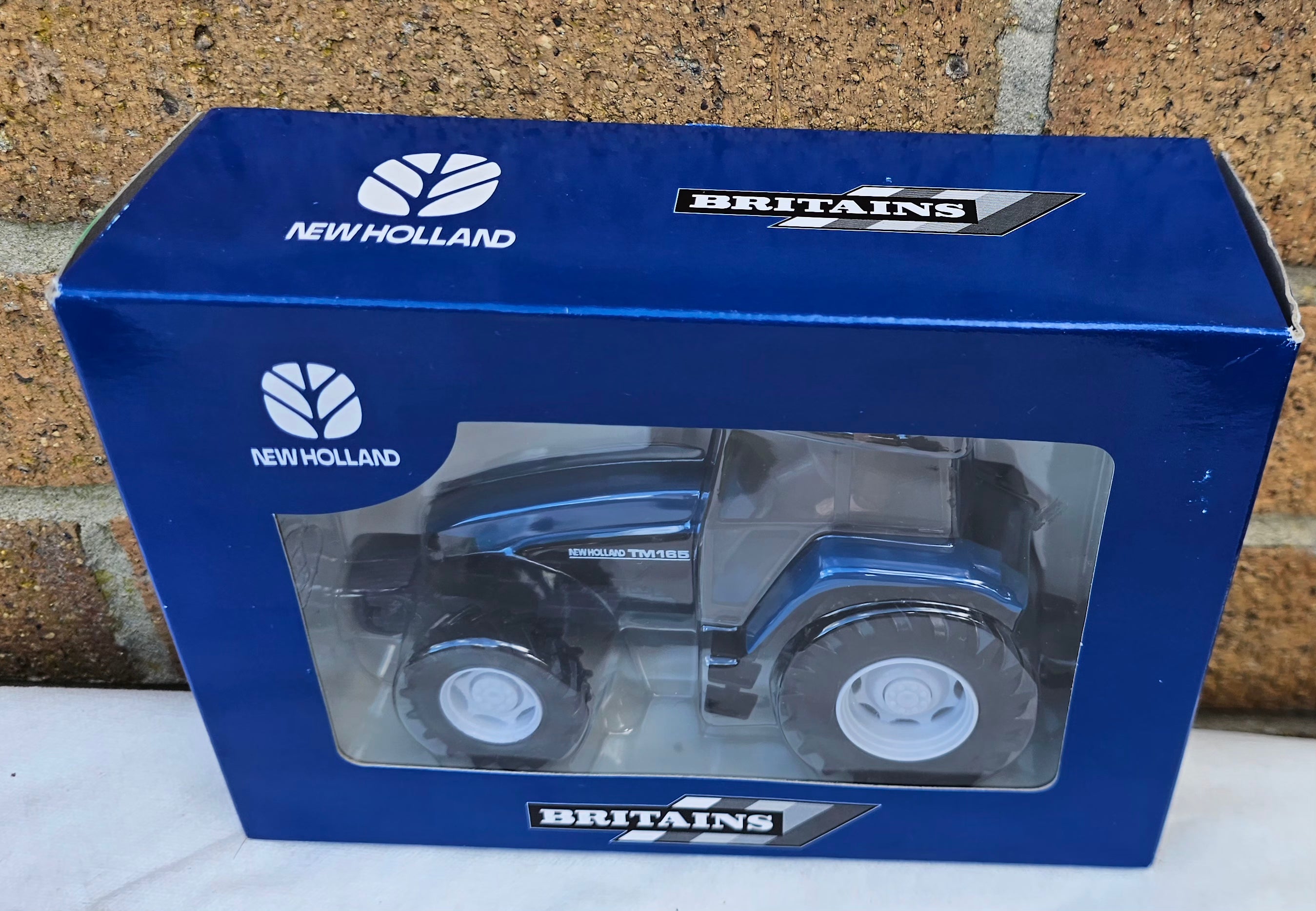 Britains New Holland TM165 Tractor Dealer Box 47008825