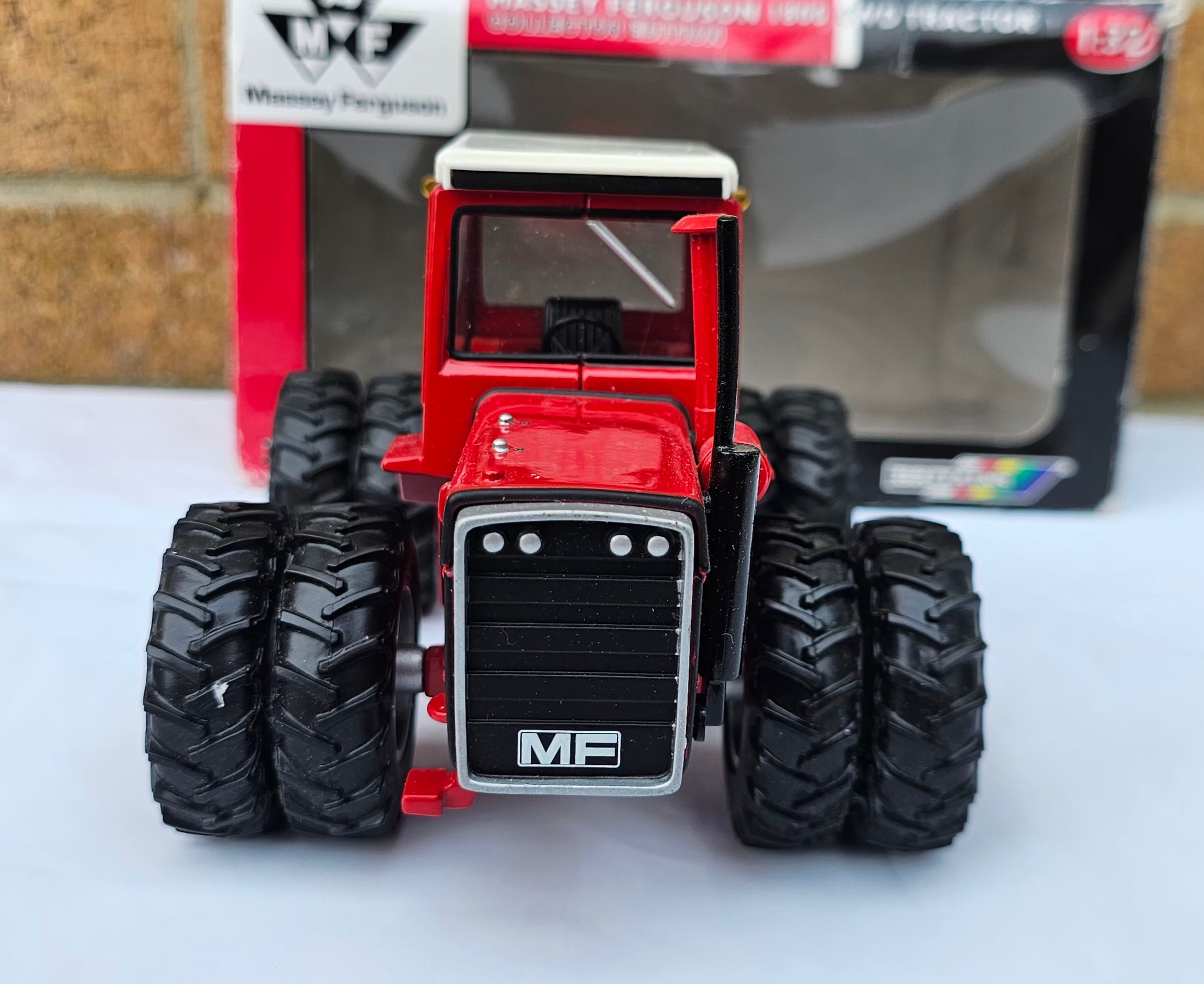 Britains Ertl MF1800 Massey Ferguson 4wd Tractor 13451A