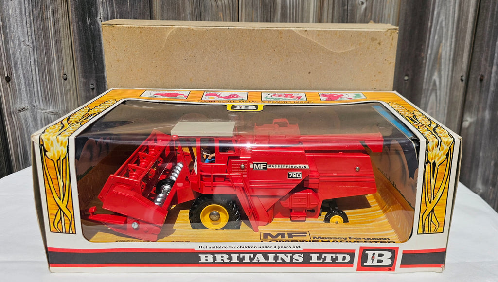 Britains MF Massey Ferguson 760 Combine Harvester 9570