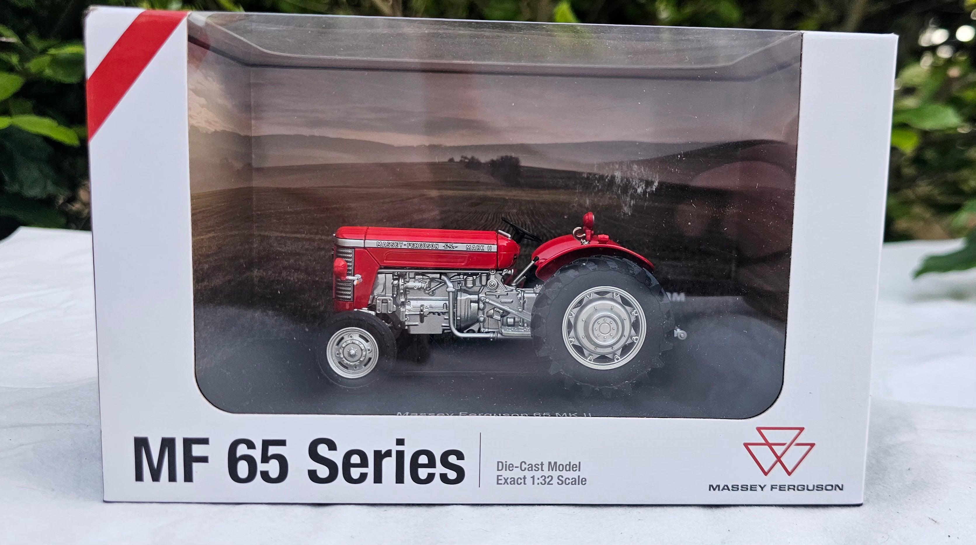 Universal Hobbies Massey Ferguson MF 65 Tractor MK2 UH6395