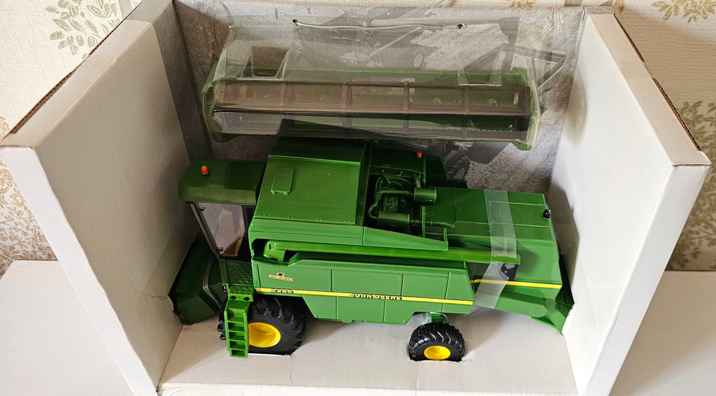 Britains Elite John Deere 2266 Combine Harvester