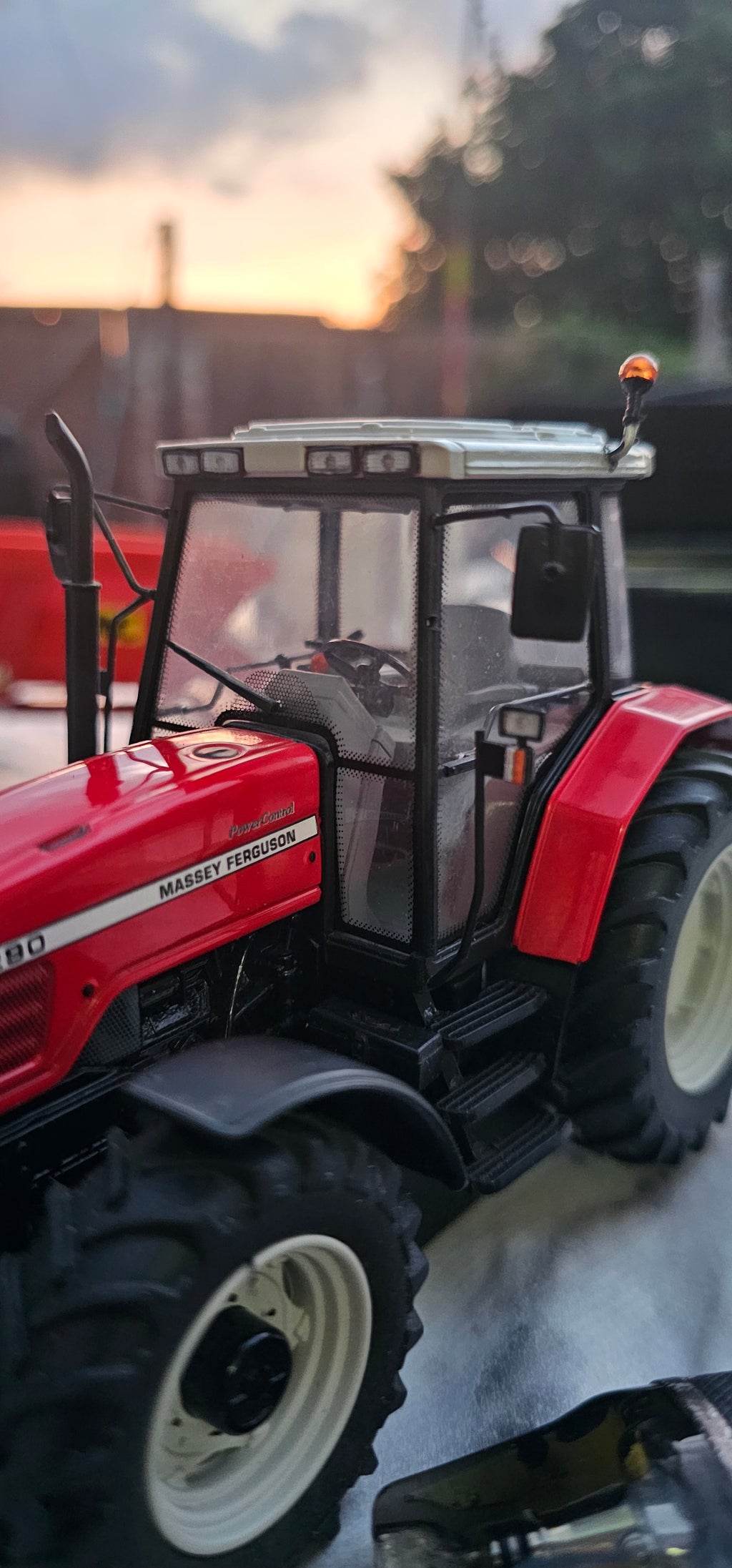 Universal Hobbies Massey Ferguson 6290 Tractor