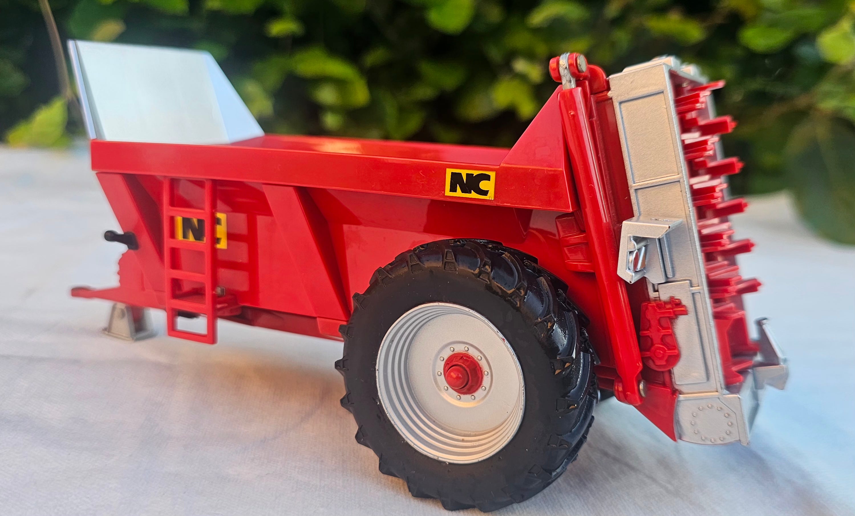 Britains NC Manure Spreader