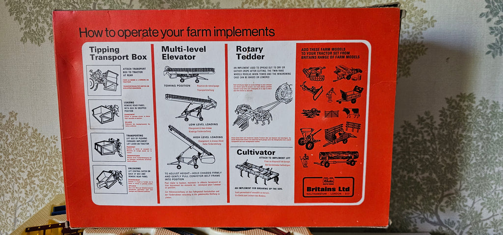 Britains Ford 6600 Gift Set Farm And Implements Set 9590