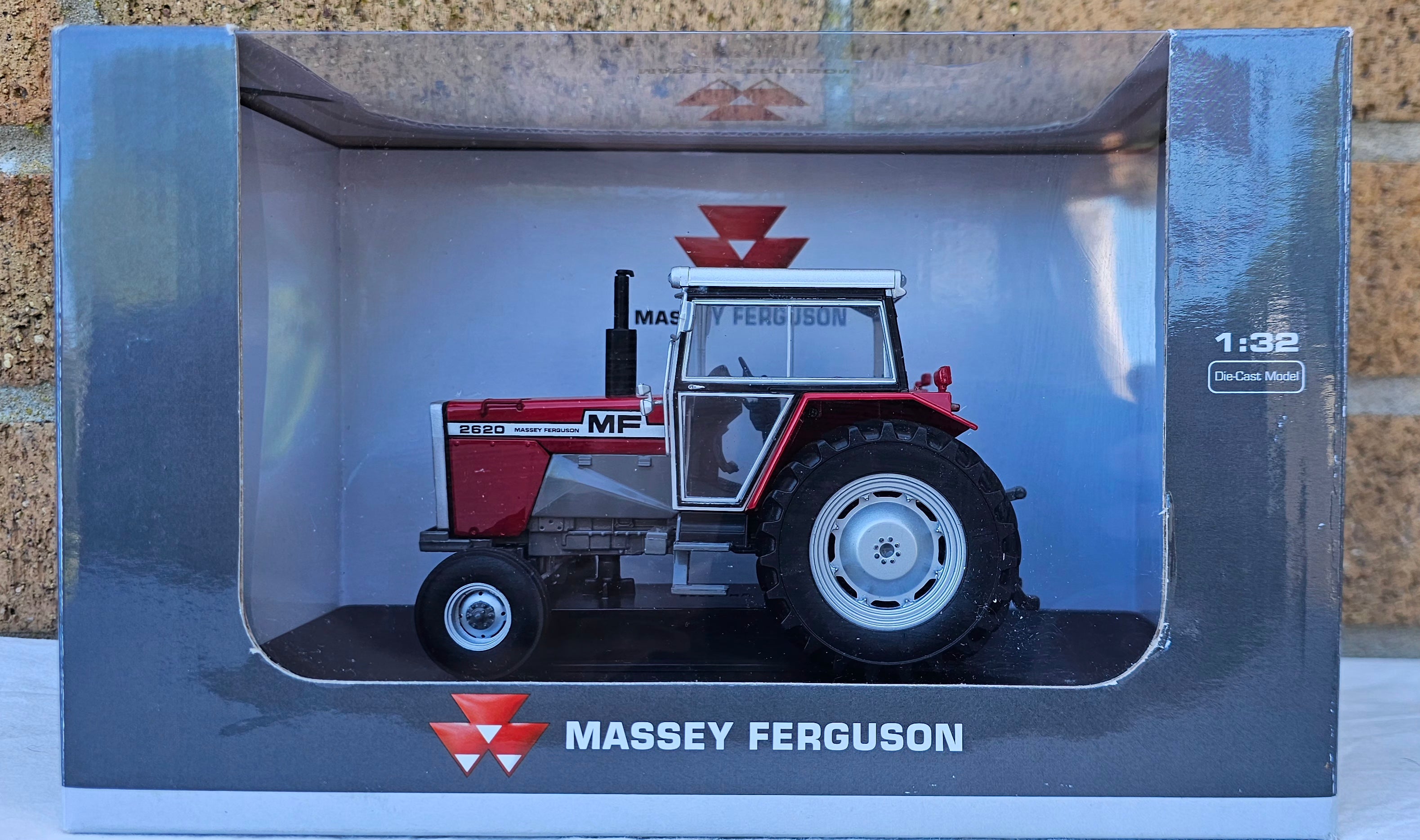 Universal Hobbies Massey Ferguson 2620 Tractor 2WD UH4106